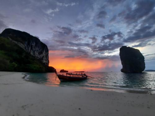 LINE ALBUM สี่เกาะ-ซันเซท 220928 32