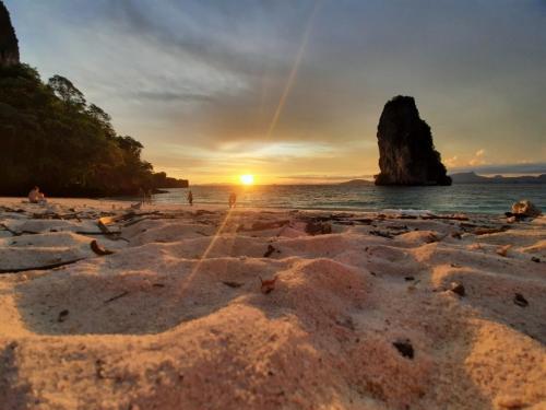 LINE ALBUM สี่เกาะ-ซันเซท 220928 36