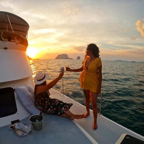 ล่องเรือยอร์ช