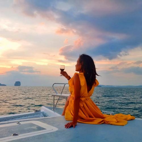 ล่องเรือยอร์ช