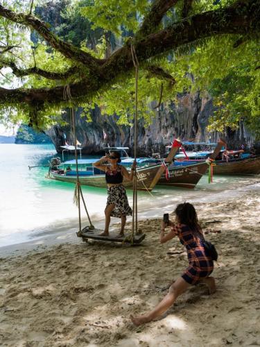 LINE ALBUM เกาะห้อง 220926 27